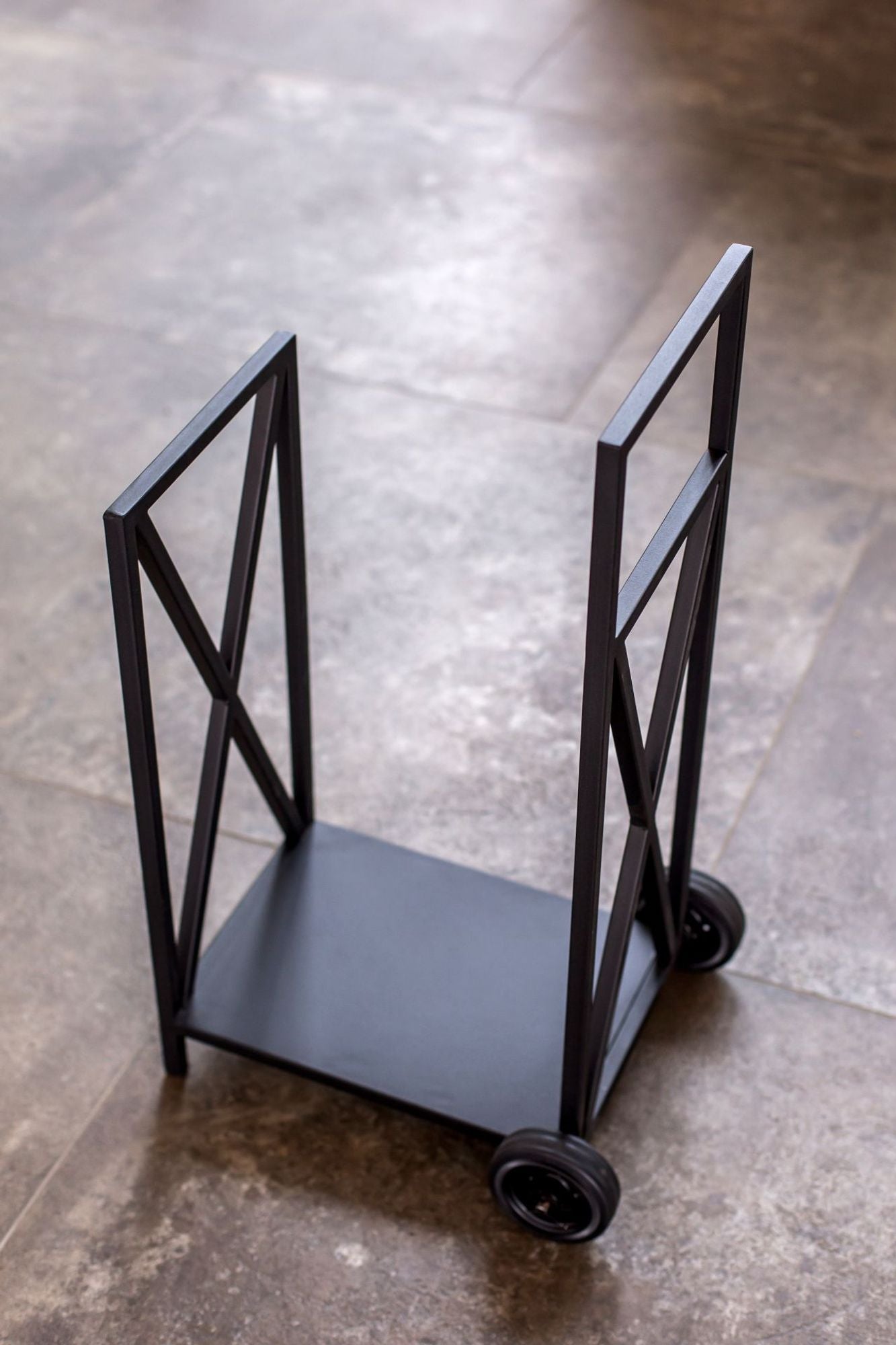 Kaminholzständer leer