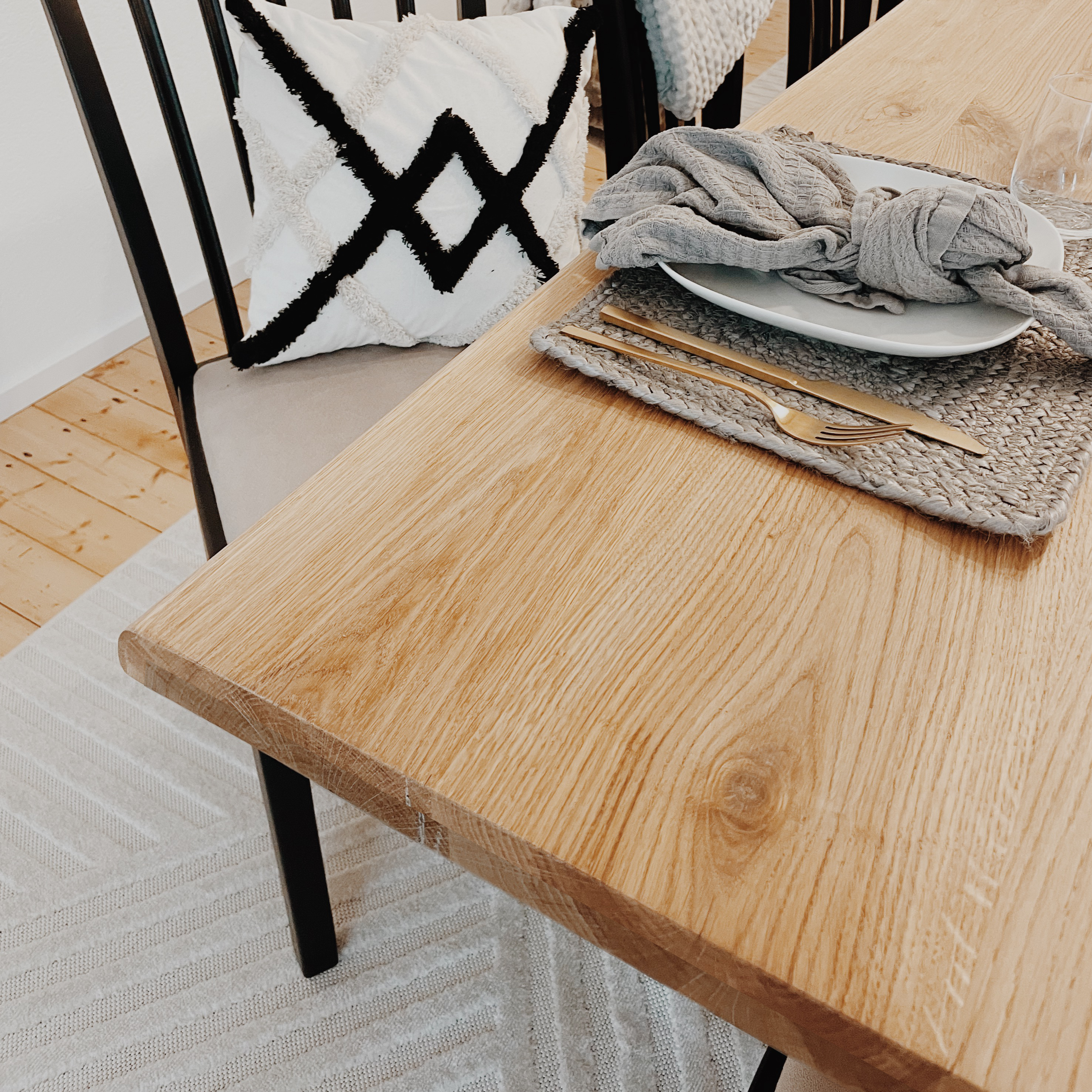 aufgedoppelt-h4h392_bf56c5e9-761d-4361-842d-cb9f77b658b5 kalb | Massivholztisch Eiche 180x100 cm mit Baumkante aufgedoppelt 4 cm / Hora Spider