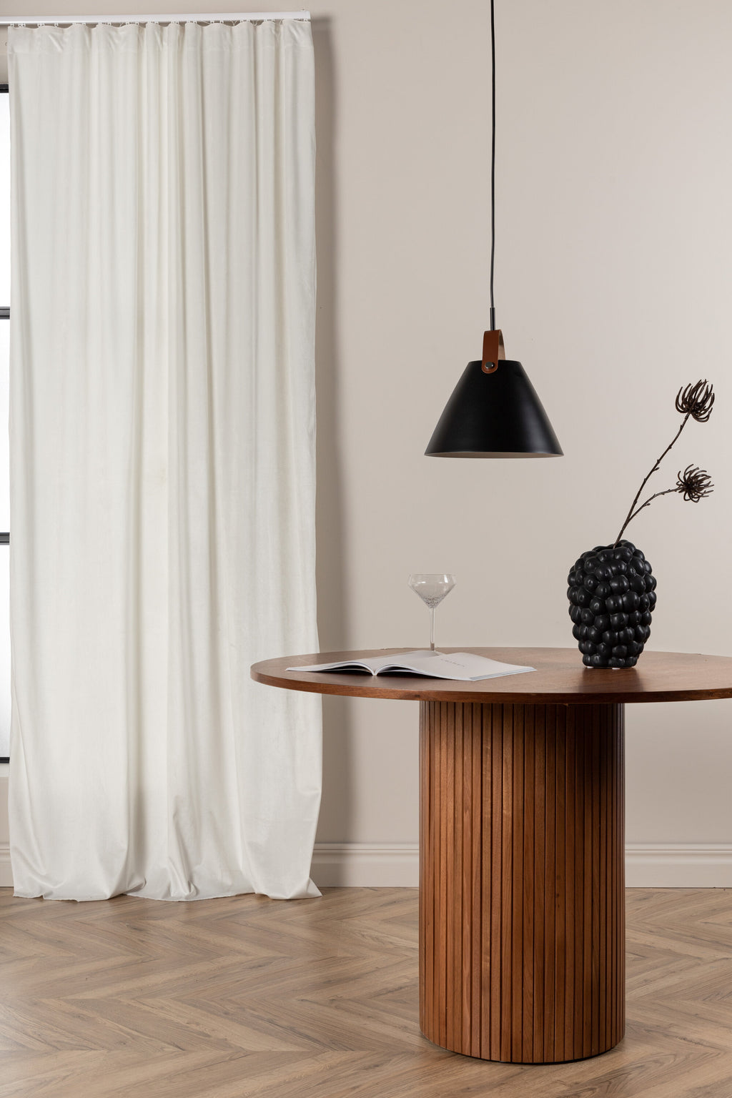 15925-701_001 Mary Vorhang Vorhang