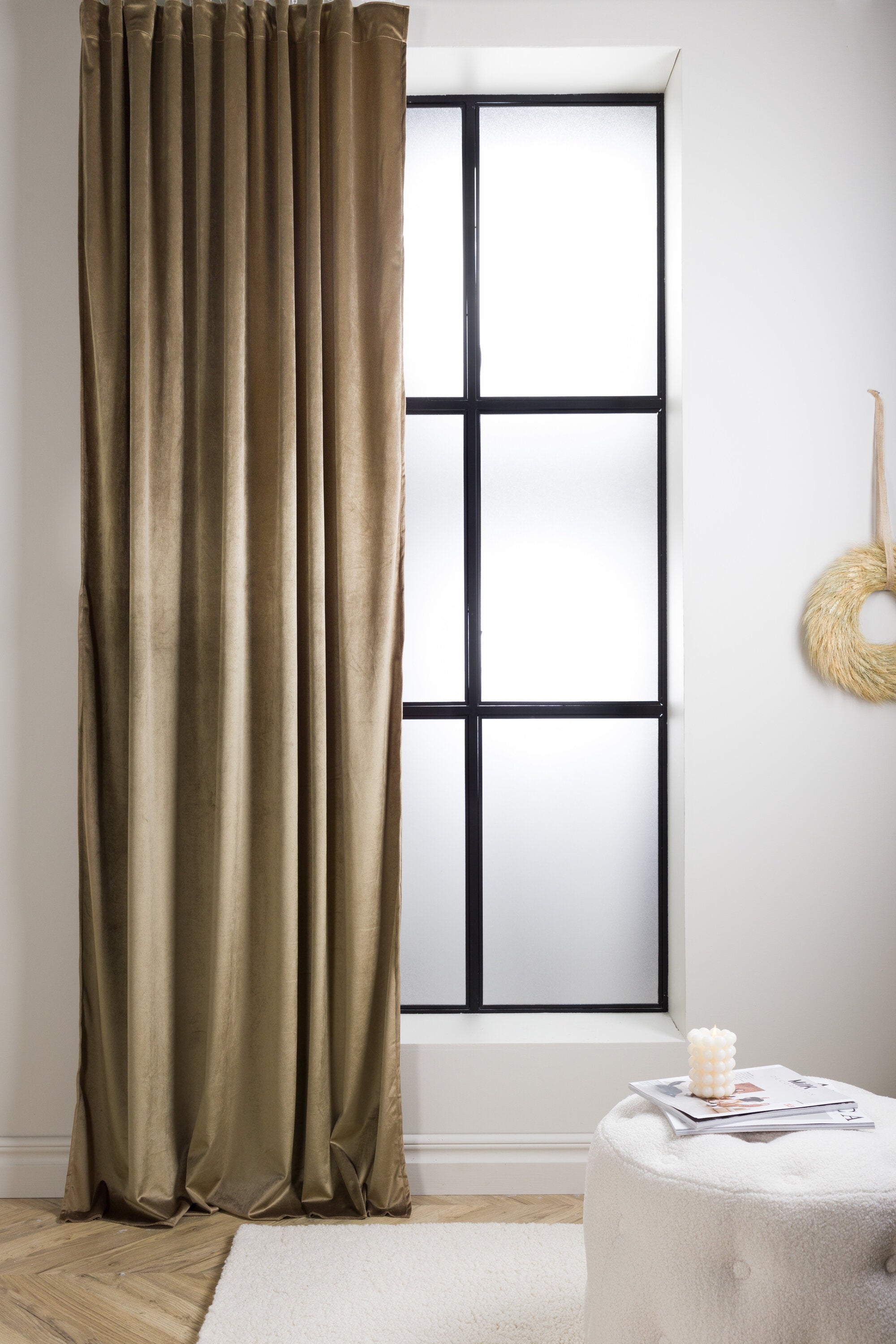 15925-703__001 Mary Vorhang Vorhang