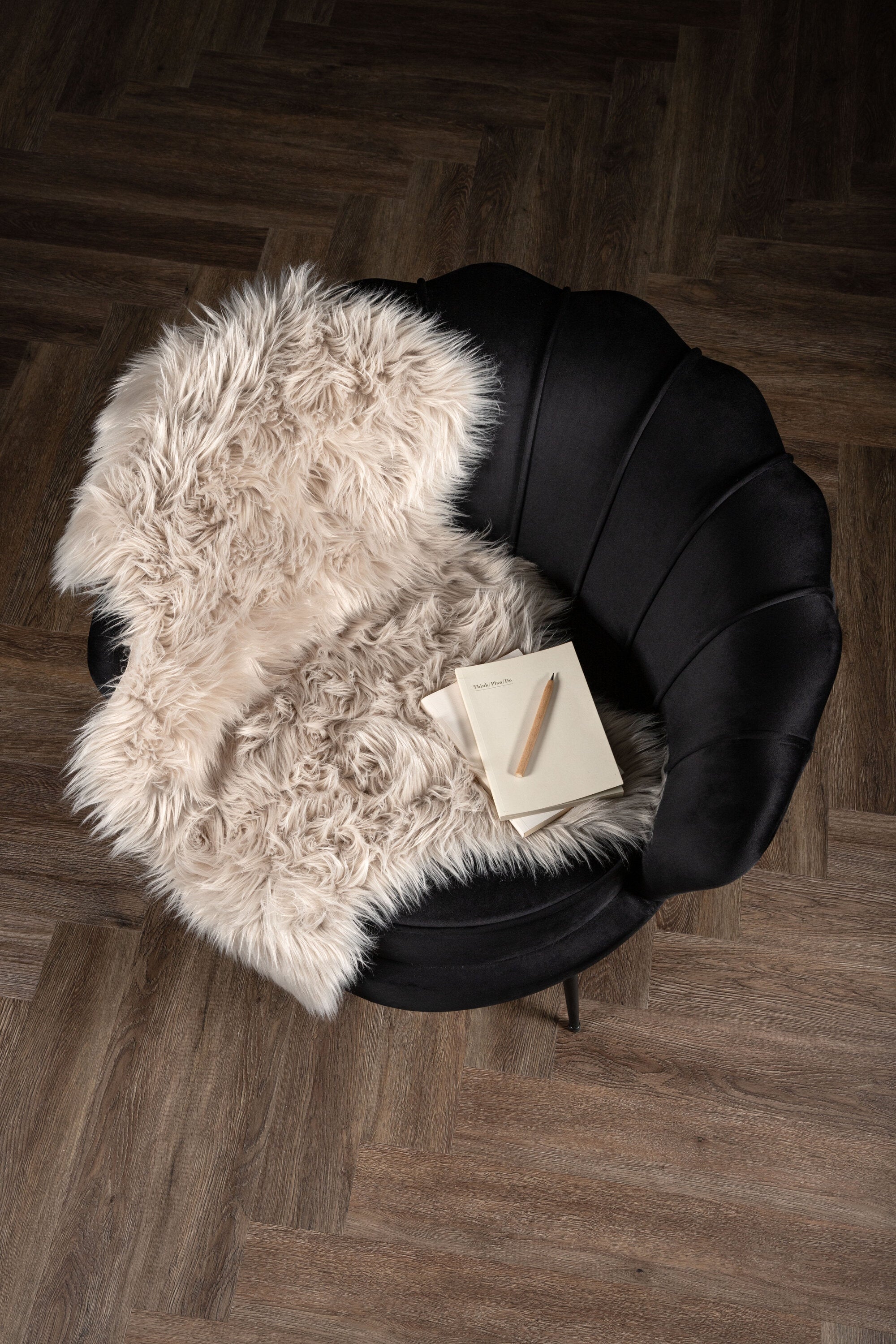 15937-302__001 Katy Schafsfell Decke