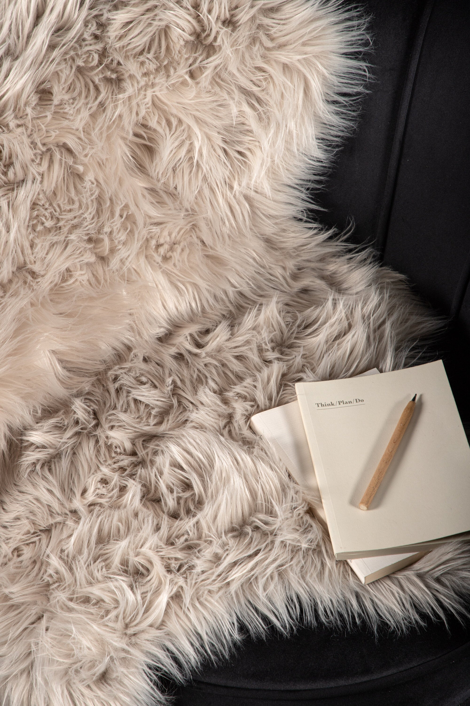 15937-302__003 Katy Schafsfell Decke