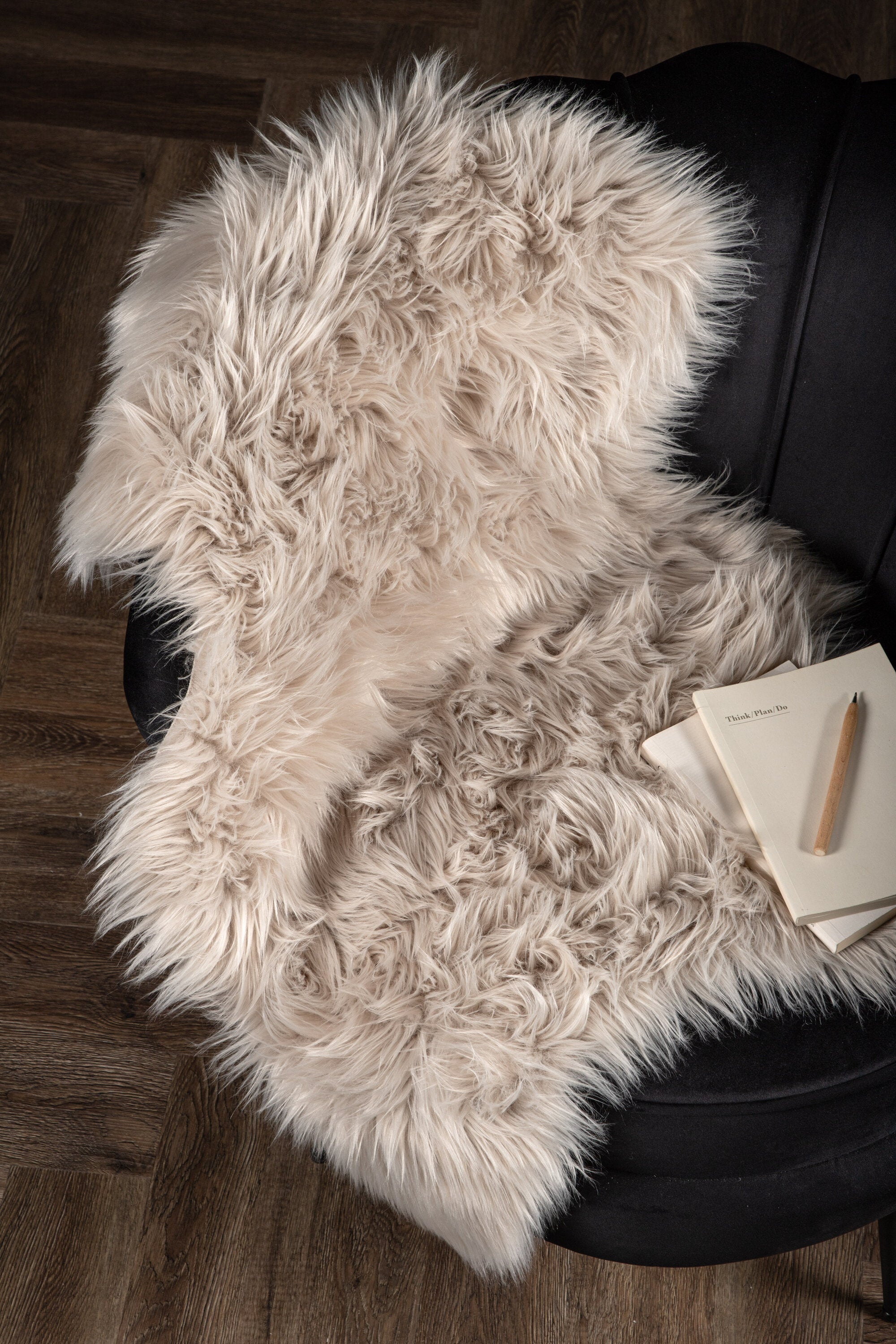15937-302__005 Katy Schafsfell Decke