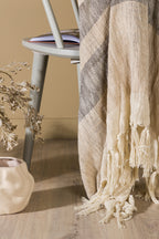 15948-213__005 Sandy Throw Decke