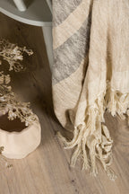 15948-213__006 Sandy Throw Decke