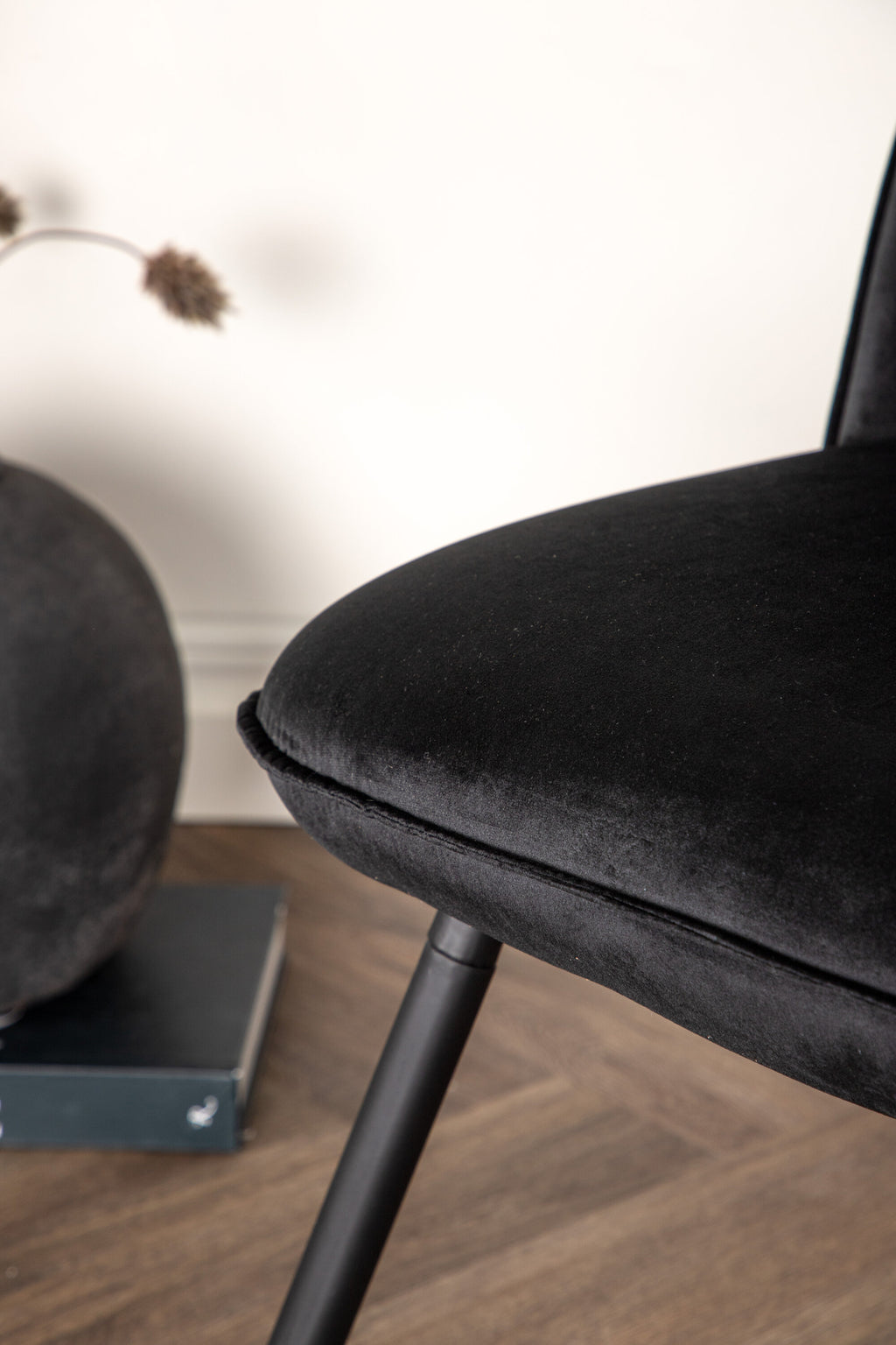 Polar Lounge Chair