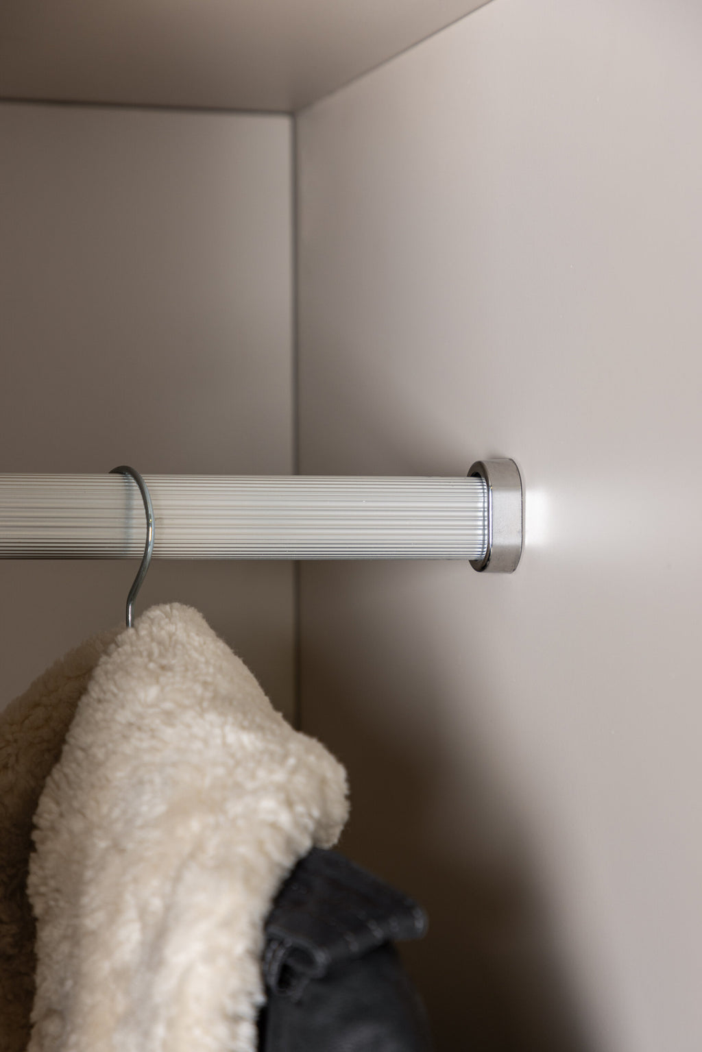 30072-102_7_m Nice Wardrobe Kleiderschrank