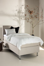 Bett Toledo