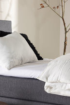 Bett Toledo