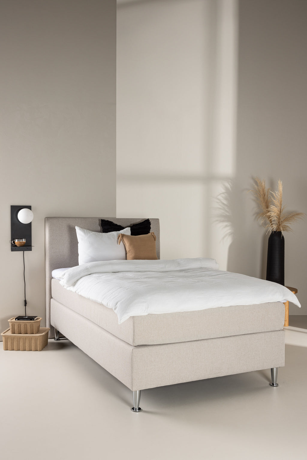 Bett Toledo