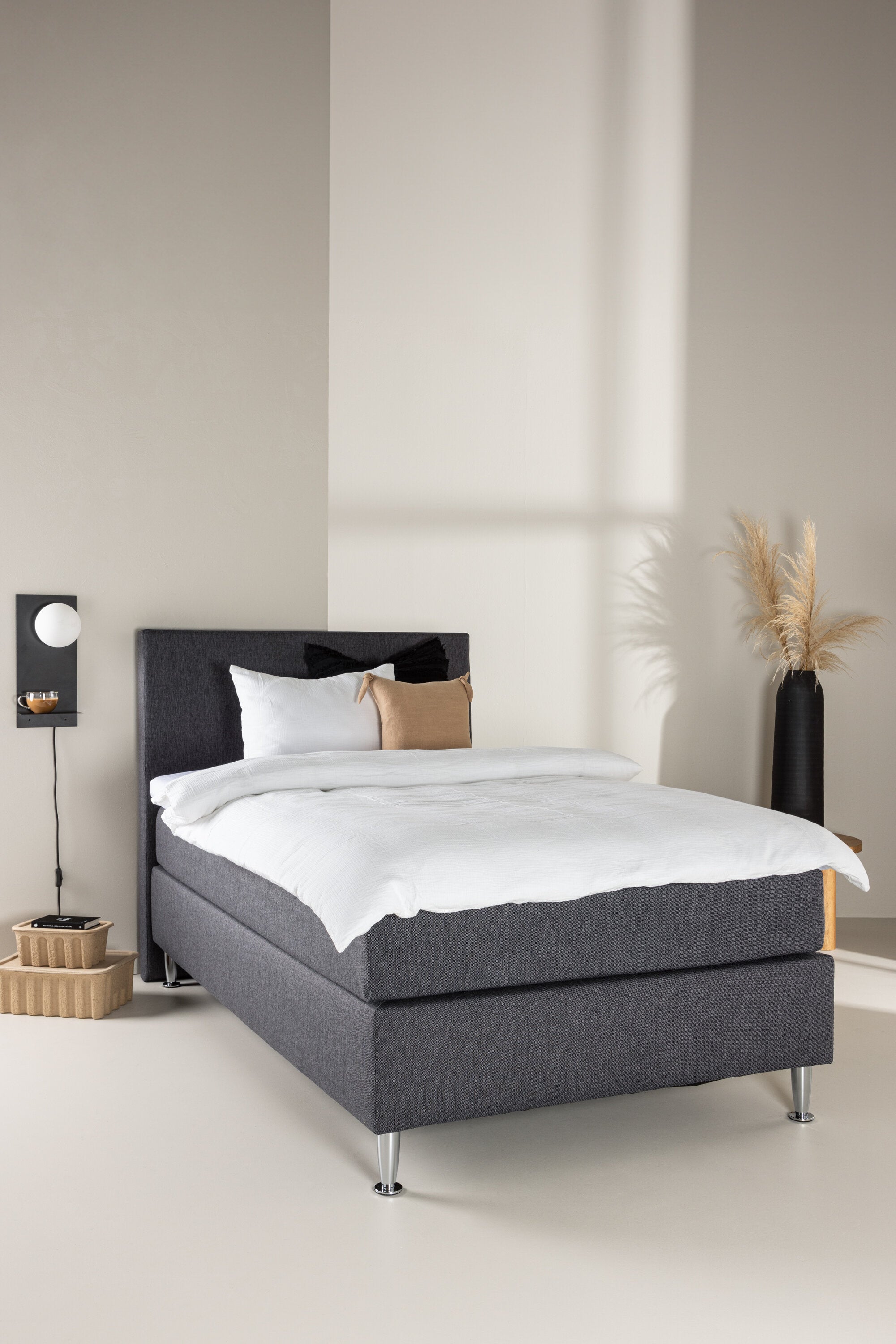 Bett Toledo