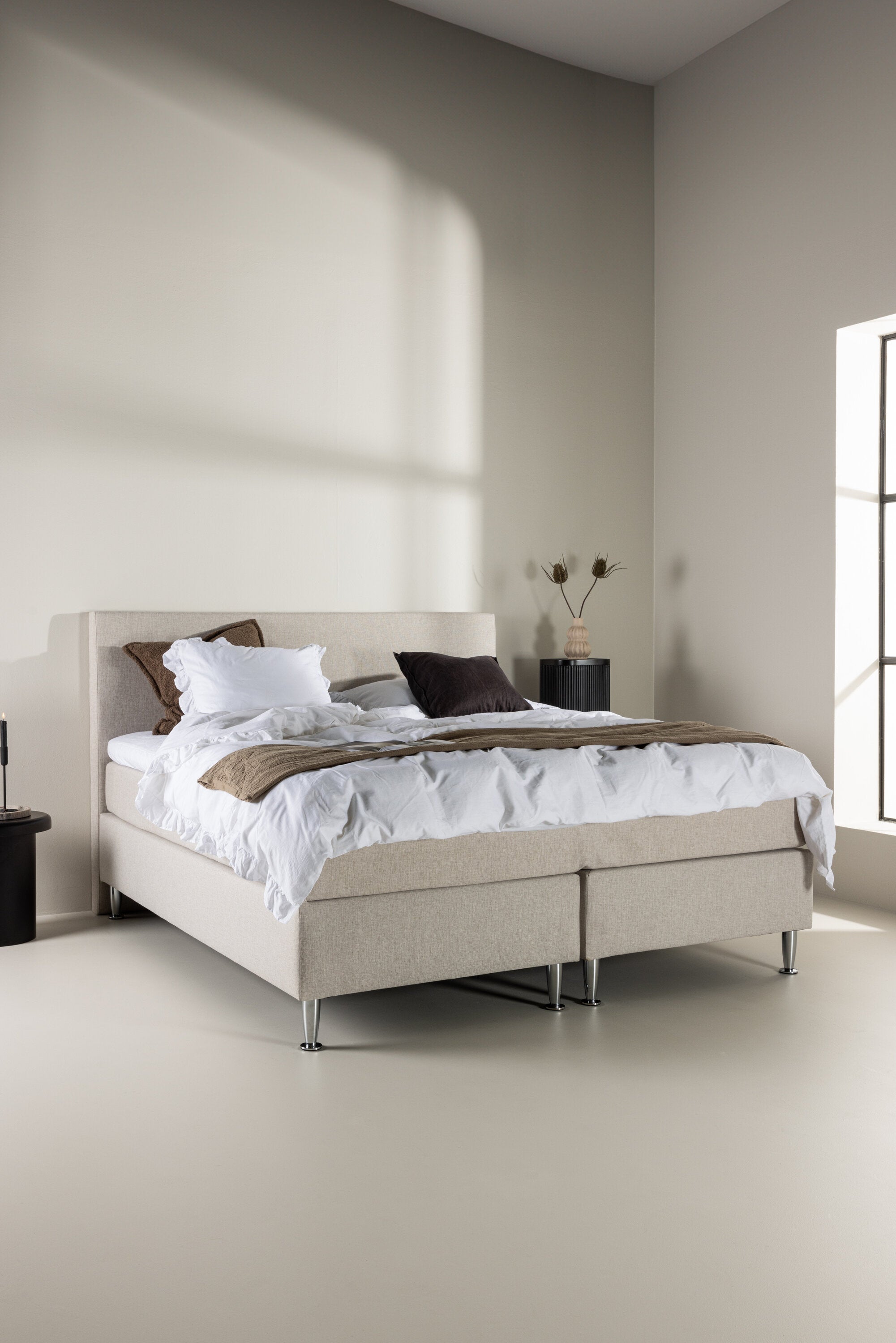 Bett Toledo