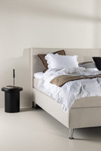 Bett Toledo