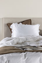 Bett Toledo
