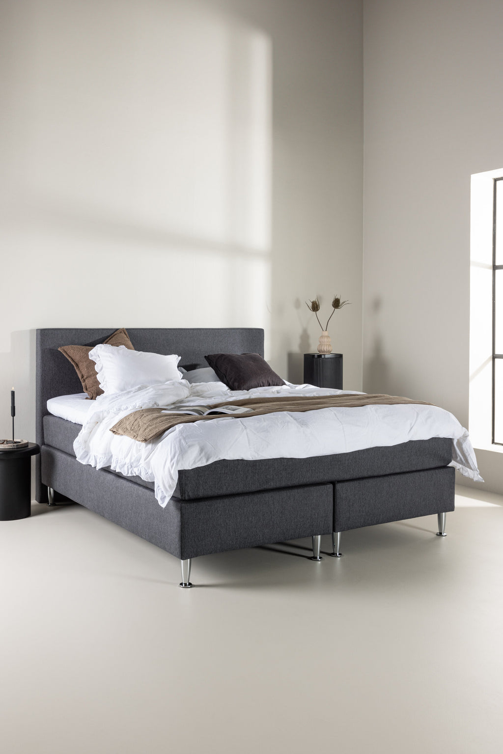 Bett Toledo