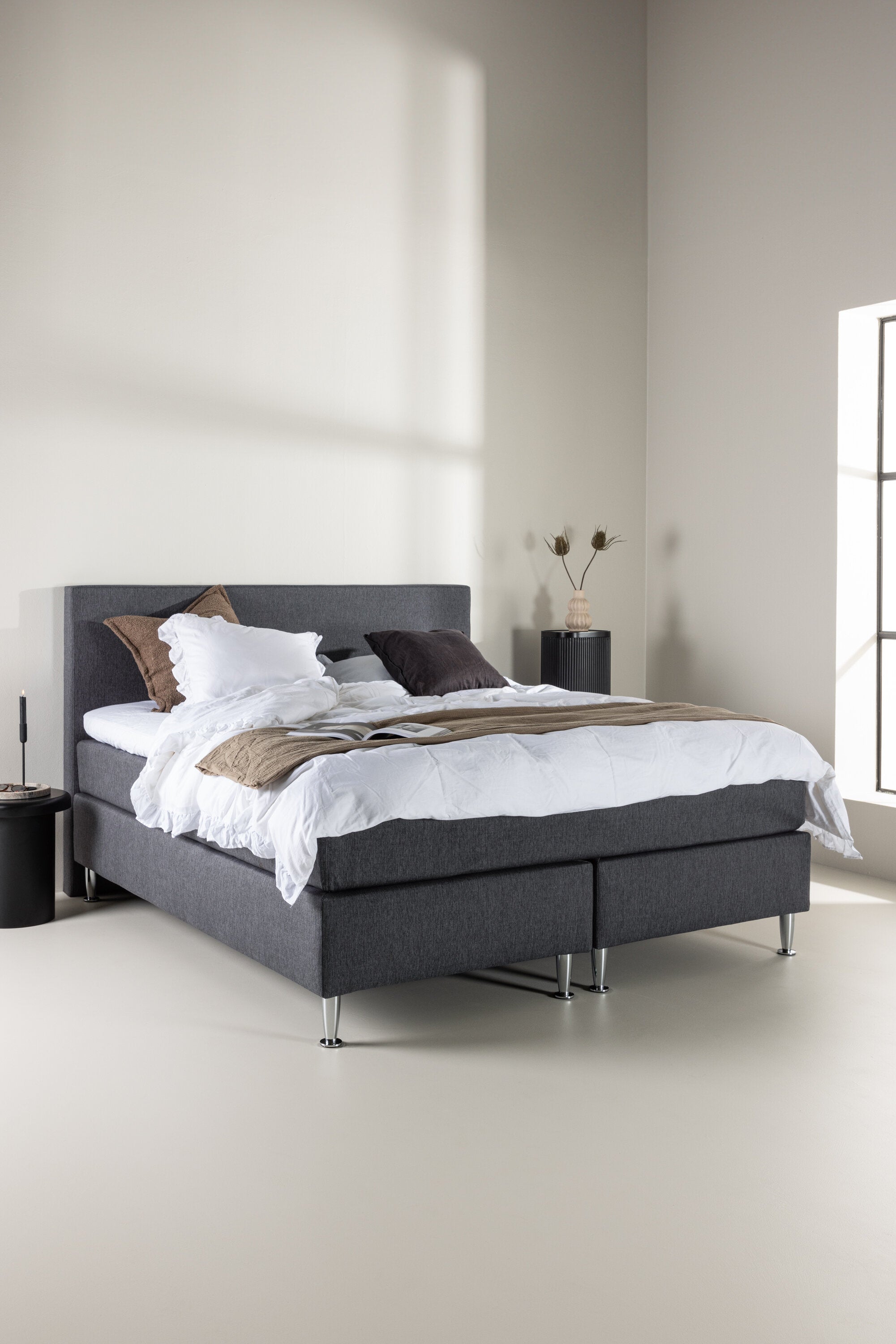 Bett Toledo