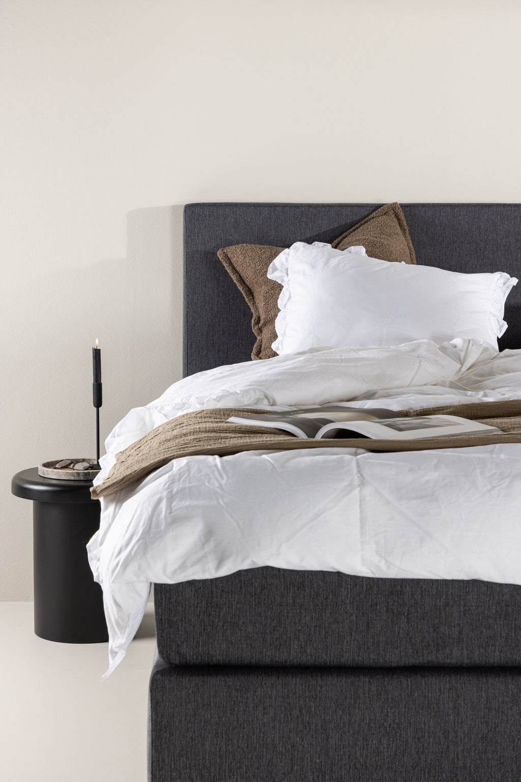 Bett Toledo