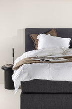 Bett Toledo