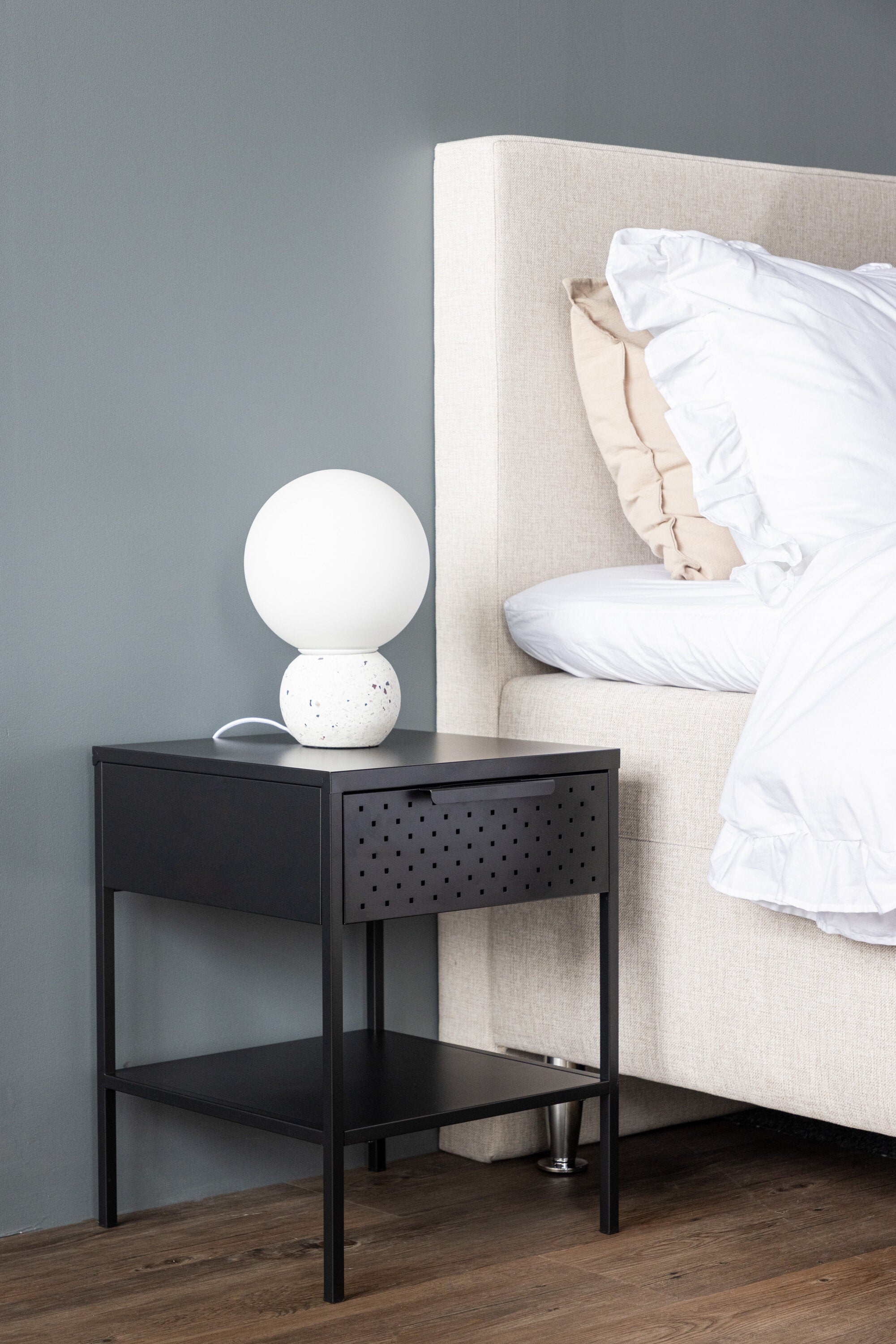 30139-100_1_m Sacramento Drawer Nachttisch