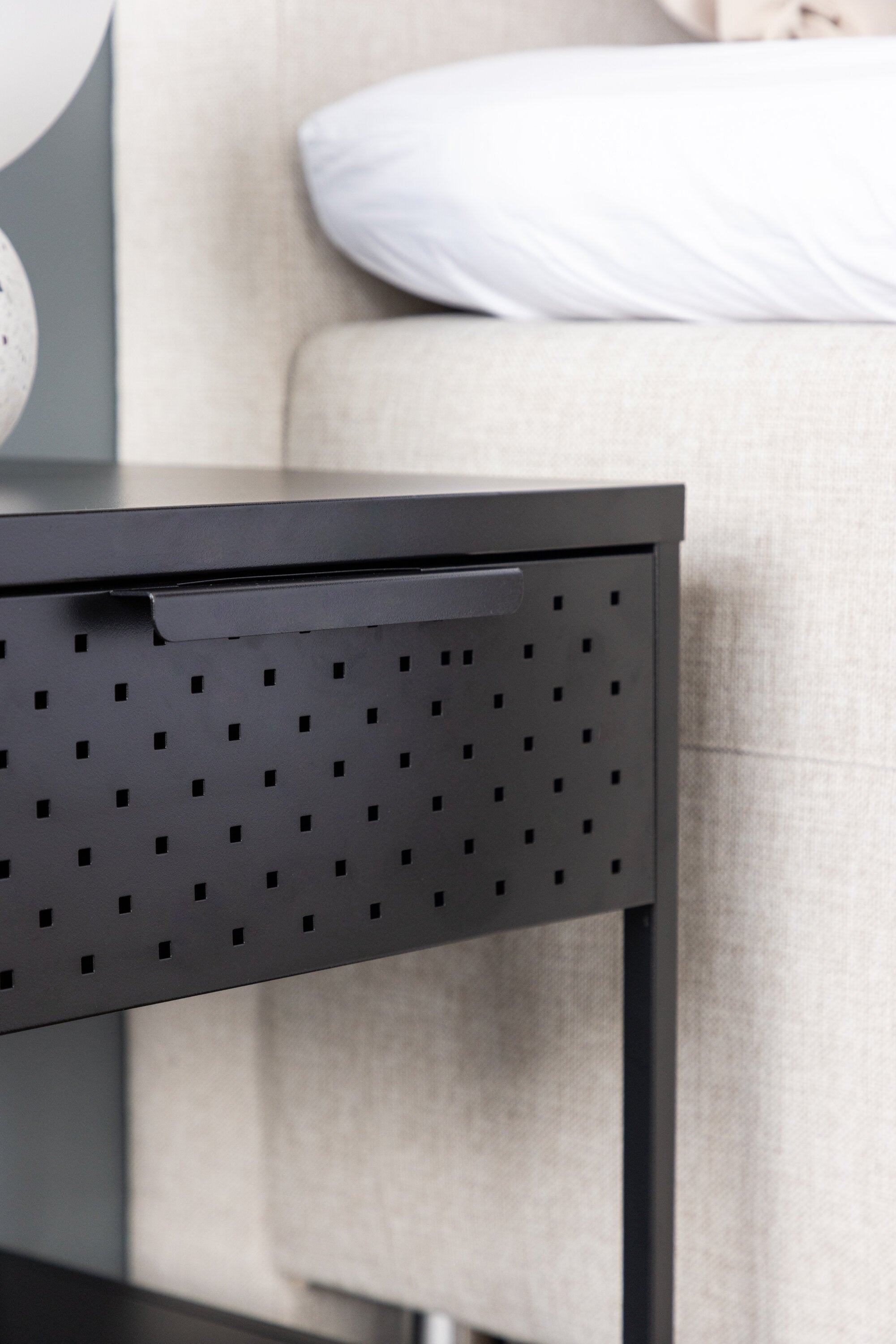 30139-100_3_m Sacramento Drawer Nachttisch