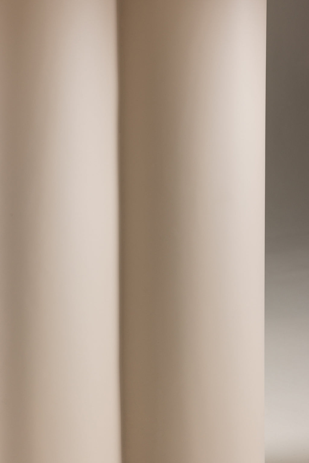 61130-102_5_m Olivia Dining Table Runder Esstisch