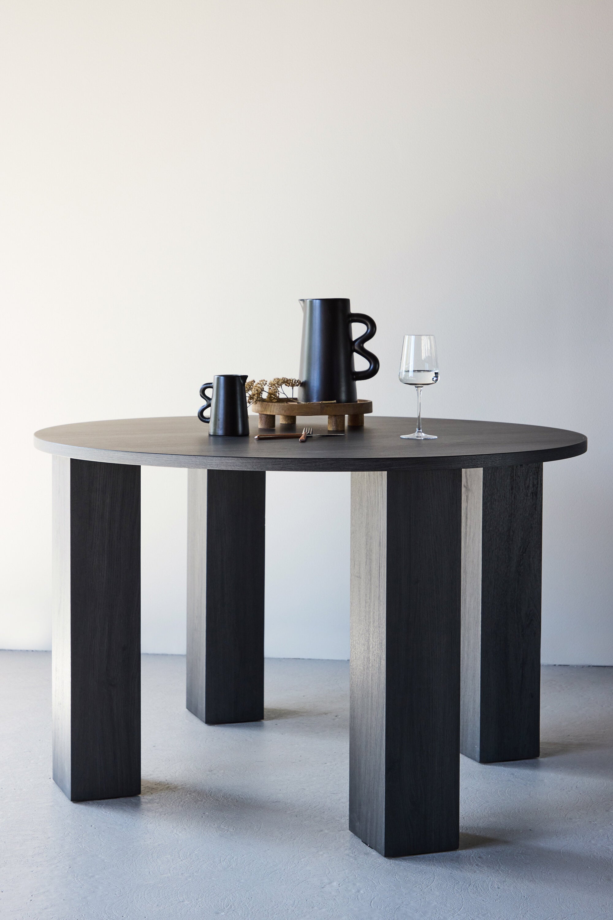 62343-100_1_m Juno Round Dining Table Runder Esstisch