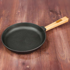 BRI104PfanneBild Bratpfanne Gusseisen 22 cm mit Buchenholzgriff robust & langlebig