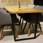 DesignohneTitel_2_7d45cc69-a0e3-4820-aee4-a24ba90ec962 Tisch mit Tischplatte 180 x 100 cm ohne Baumkante aus massiver Eiche mit Aufdopplung am Rand - verschiedene Tischbeine zur Auswahl X-Struktur Gestell