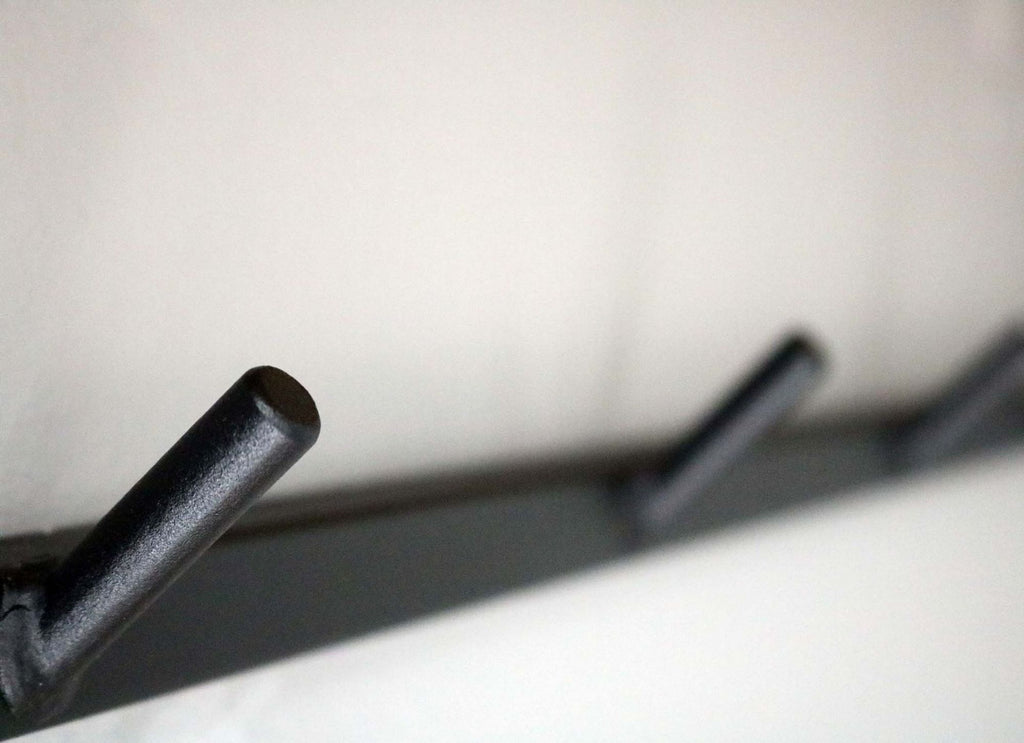 Garderobe aus hochwertiger Eiche und Metall