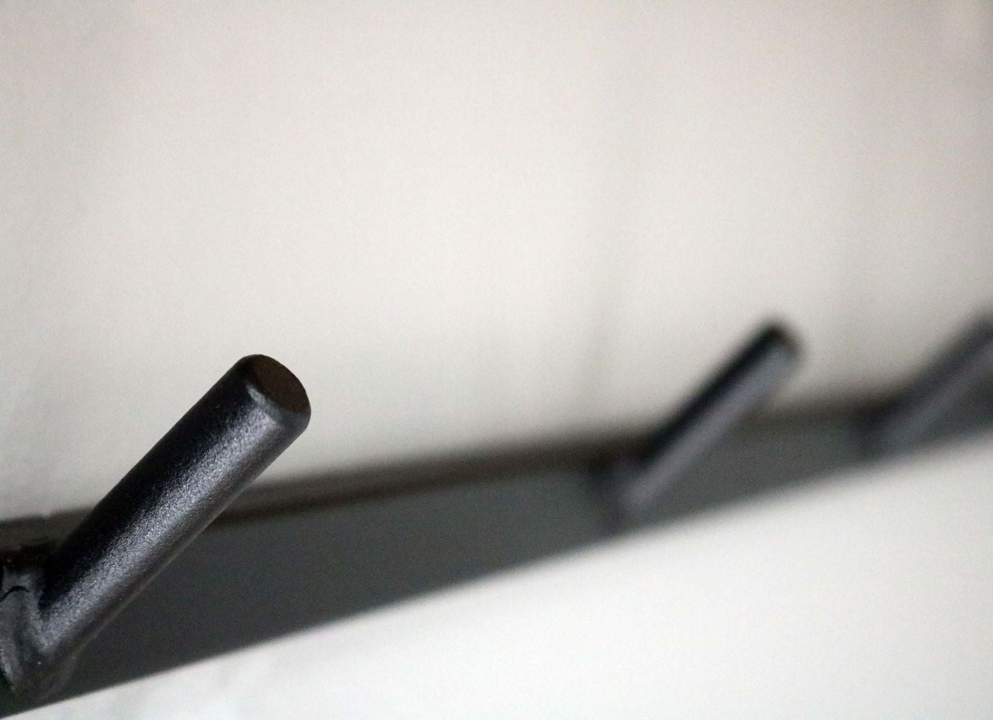 Garderobe aus hochwertiger Eiche und Metall