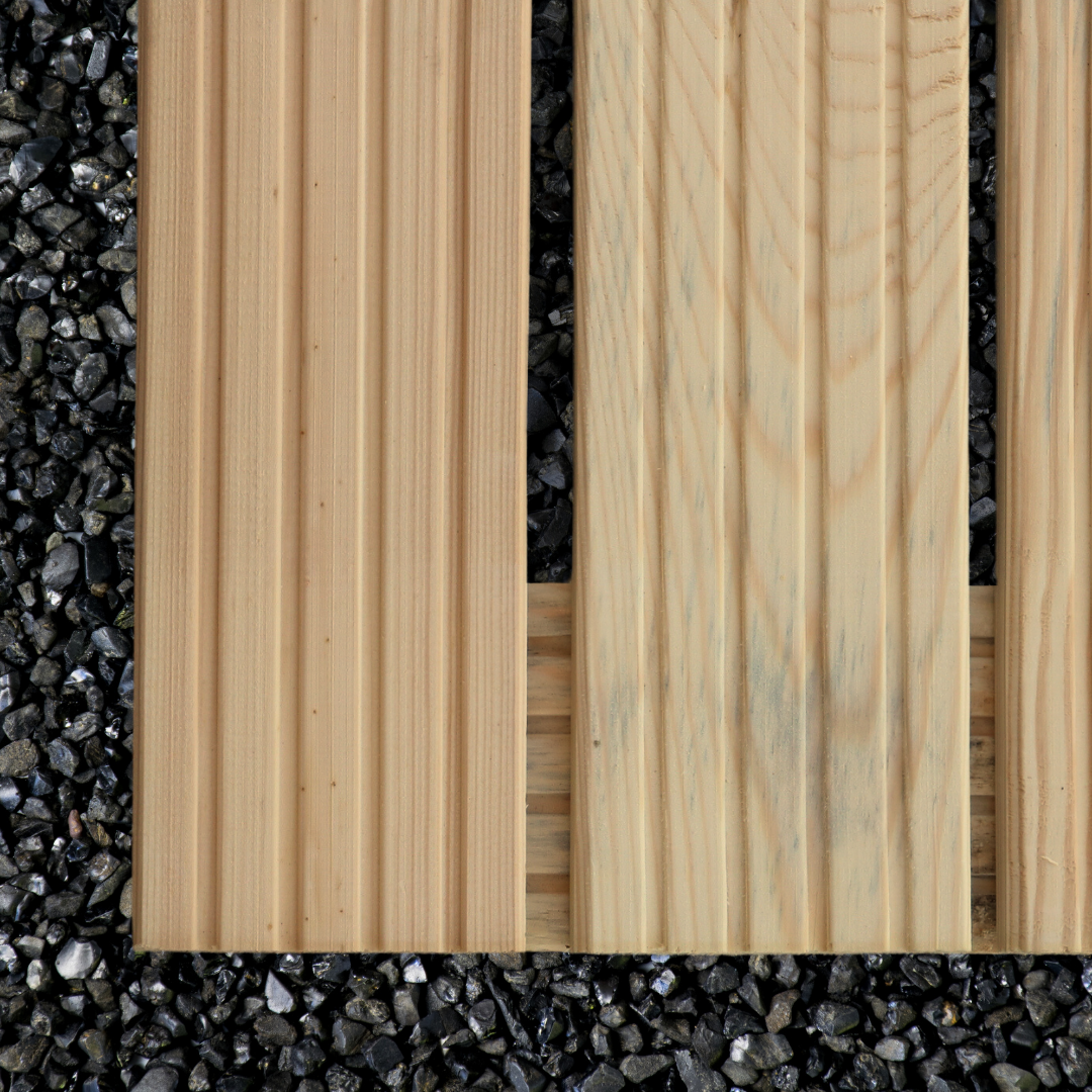 Holzfliese aus Kiefernholz95 x 95 cm