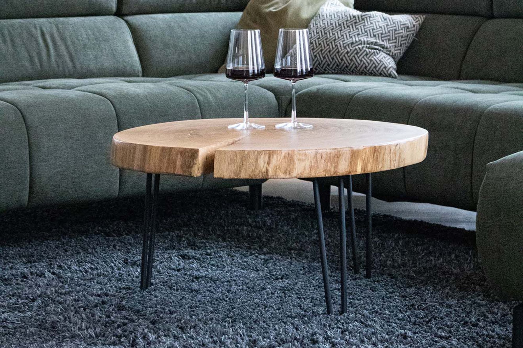 Couchtisch Eiche massiv aus einer Baumscheibe
