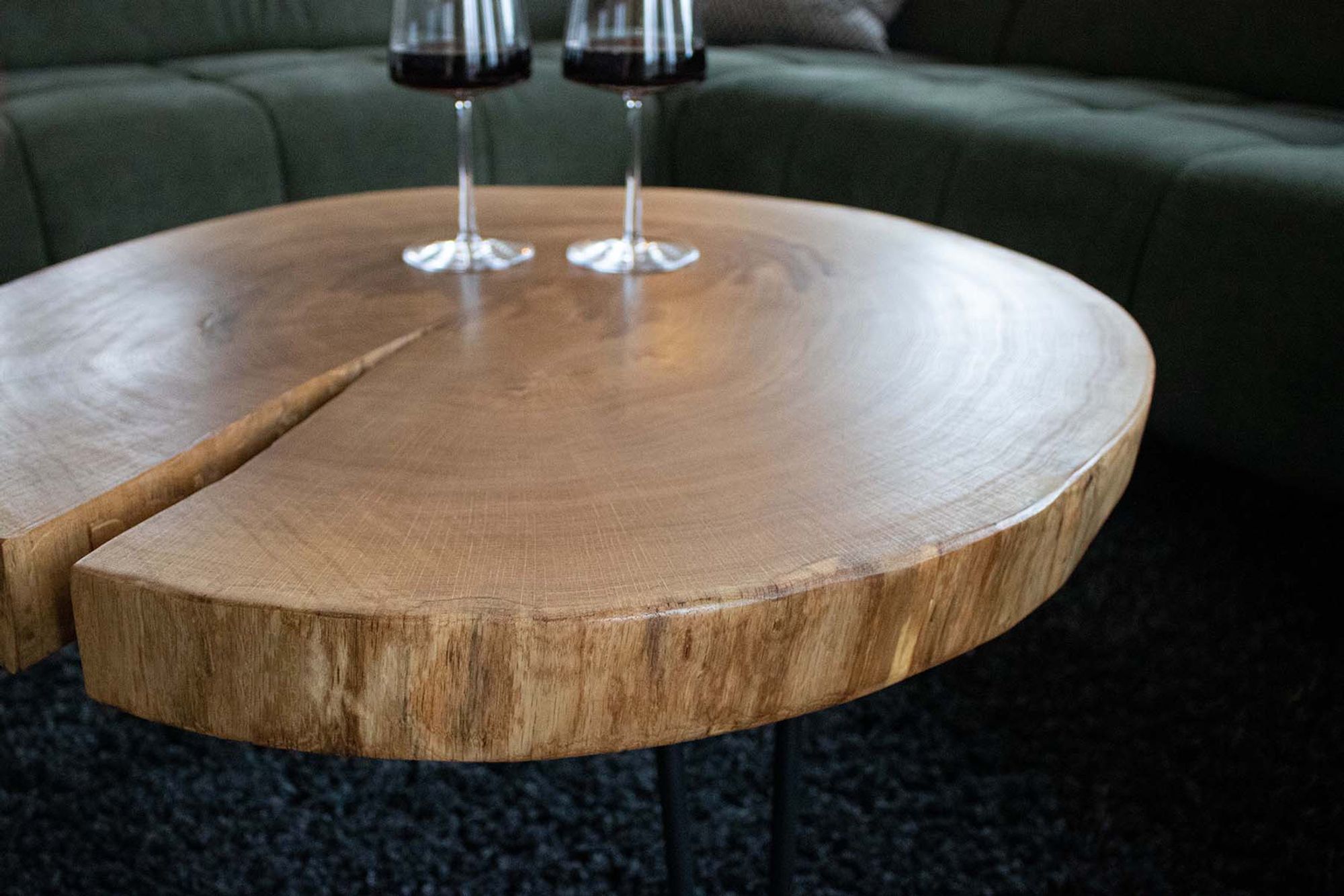 Couchtisch Eiche massiv aus einer Baumscheibe