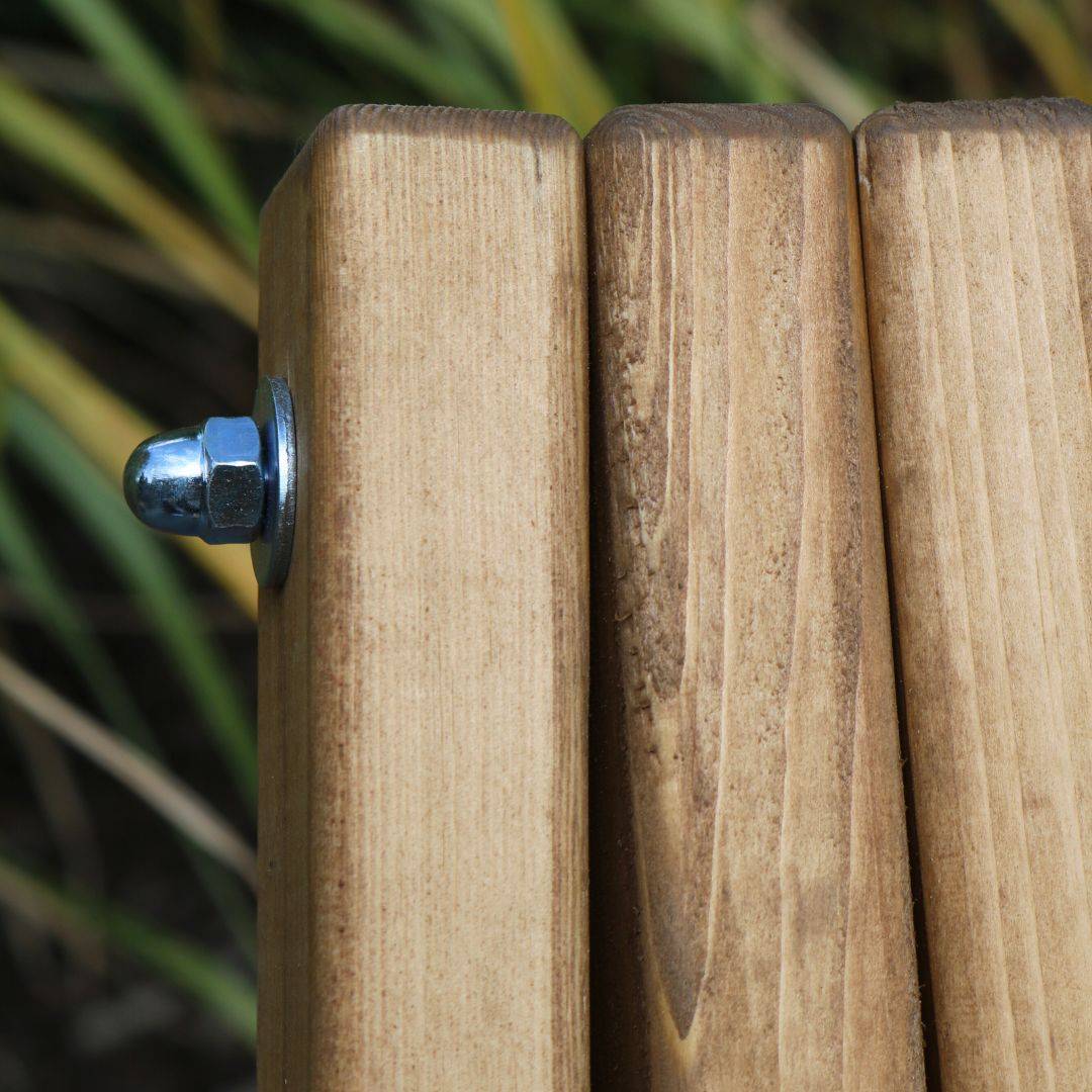 Skandinavische Gartenmöbel aus KieferSet 2x Liegestuhl 1x Tisch