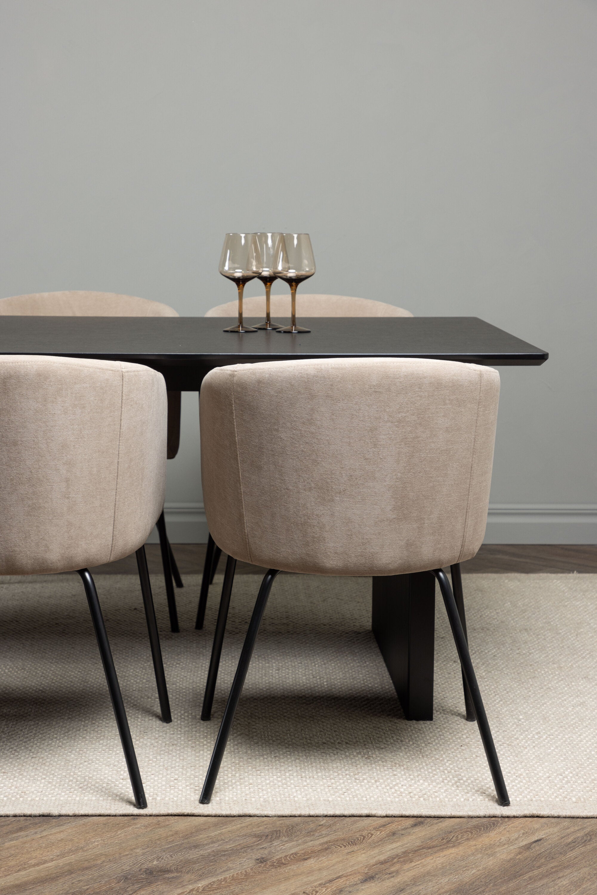 gr22907_4_m Dining Set Vail Mit Den Stühlen Berit Rechteckiges Essgruppen Set