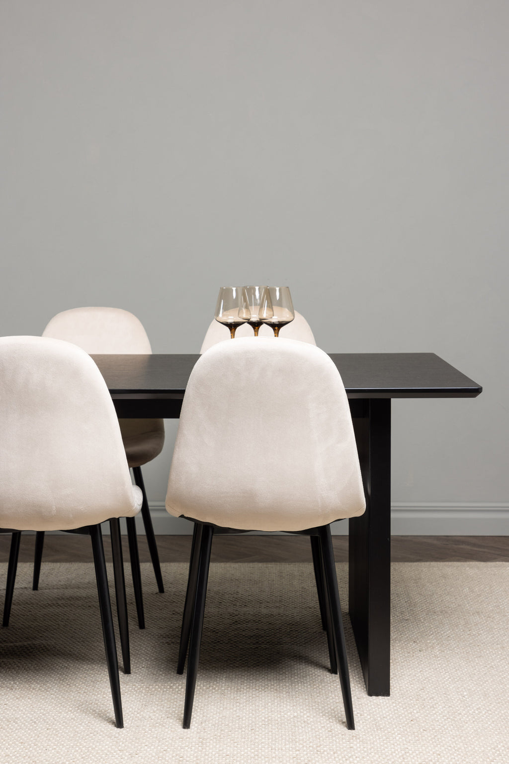 gr22913_4_m_d0329b90-8748-423b-99e3-04a492047a81 Essensset Vail Mit Den Stühlen Polar Rechteckiges Essgruppen Set