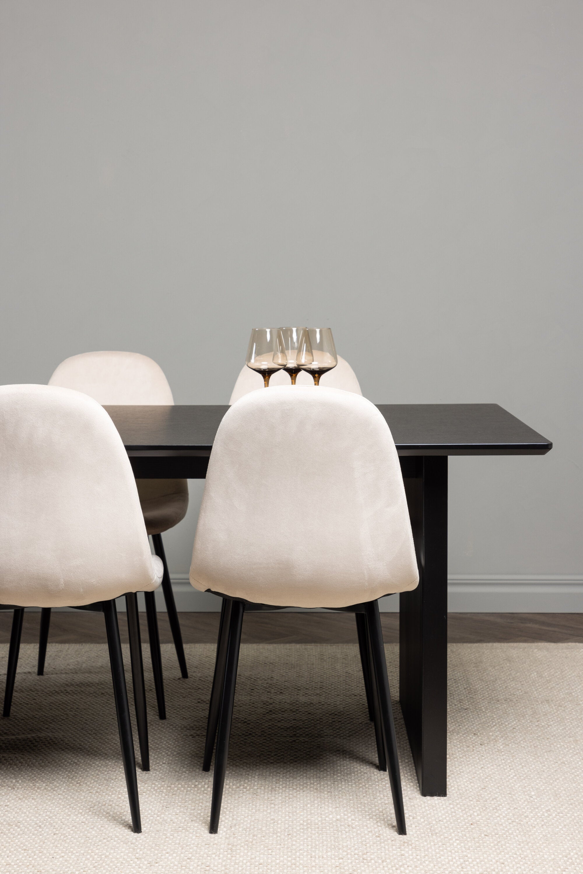 gr22913_4_m_d0329b90-8748-423b-99e3-04a492047a81 Essensset Vail Mit Den Stühlen Polar Rechteckiges Essgruppen Set