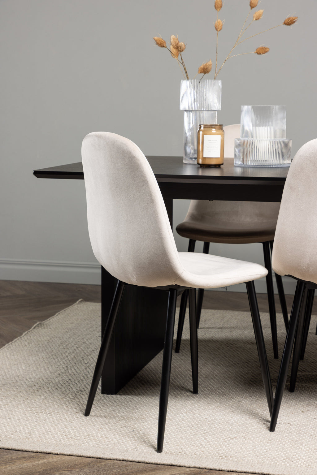 gr22913_7_m_d32bad78-41f8-495e-a4e9-2ed7af814313 Essensset Vail Mit Den Stühlen Polar Rechteckiges Essgruppen Set