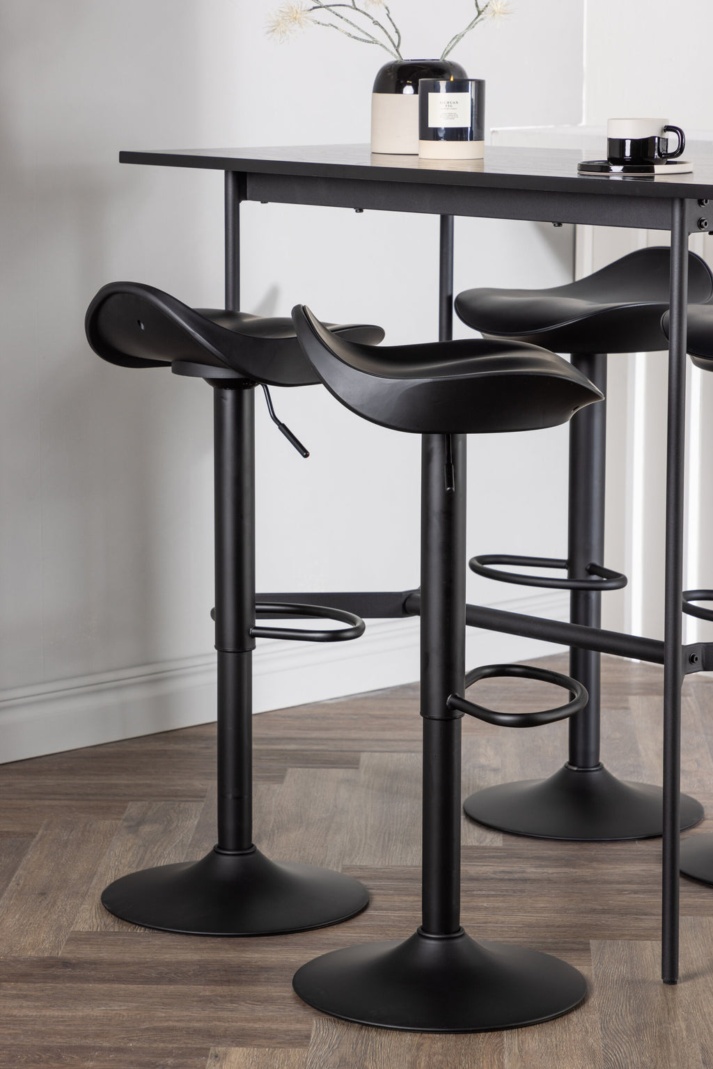 Bar-Set Rax mit den Stühlen Adesto