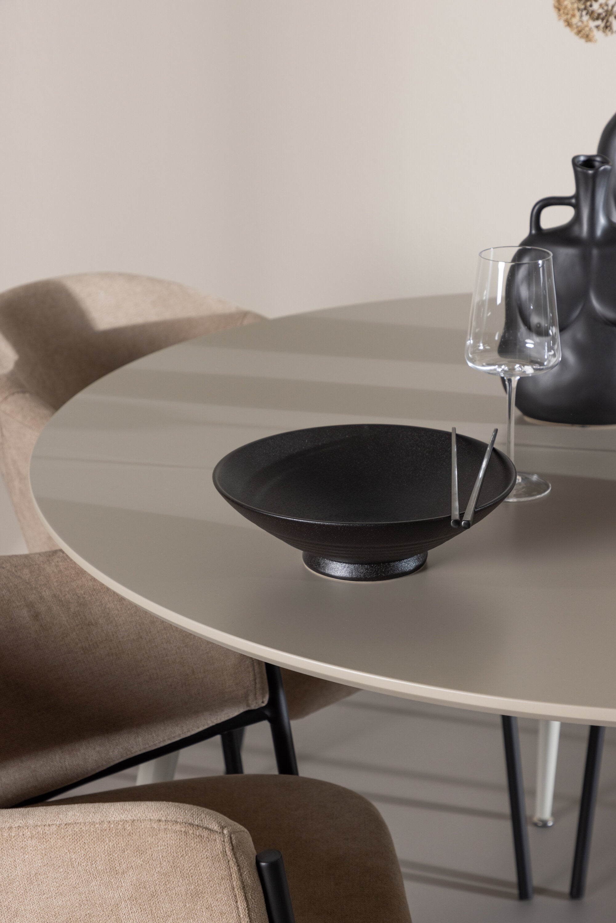 gr24406_5_m_9c618840-8e89-4573-9a7a-cff44a55728c Plaza Esstisch Mit Evelina Essstühlen Rundes Essgruppen Set