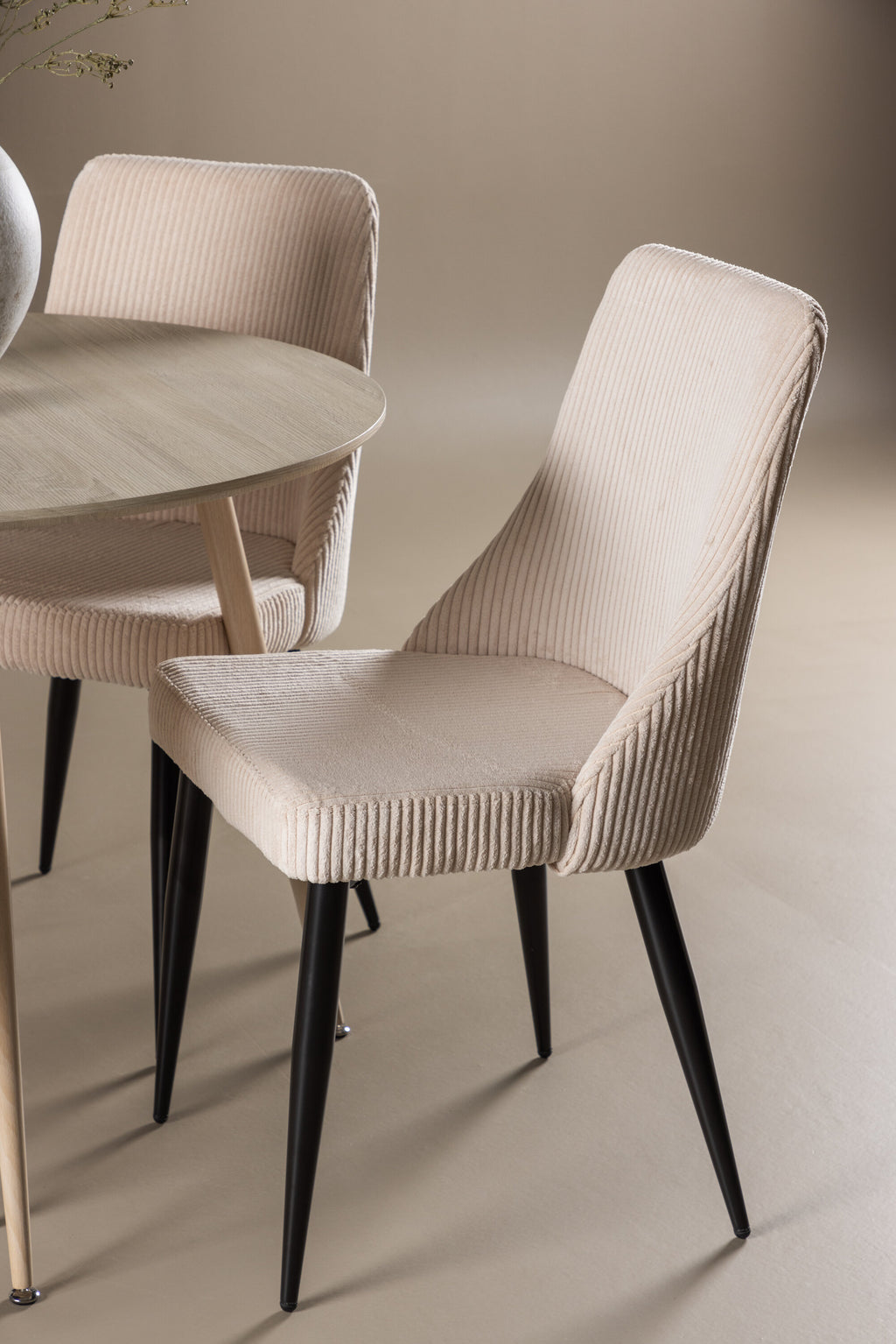 gr24473_3_m_5149d6f4-6a81-45a8-922b-36a785df354f Plaza Esstisch Mit Leone Essstuhl Rundes Essgruppen Set