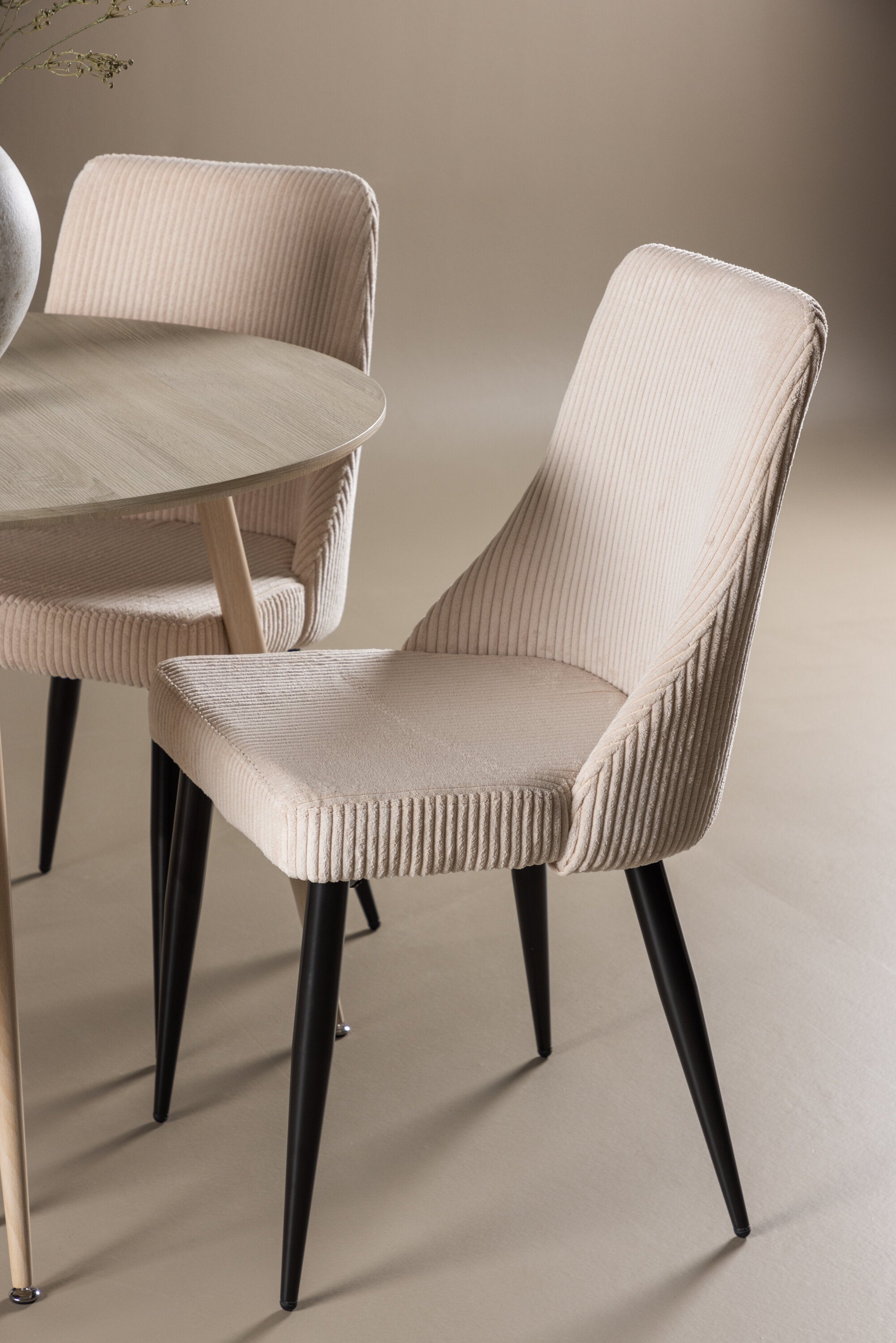 gr24473_3_m_5149d6f4-6a81-45a8-922b-36a785df354f Plaza Esstisch Mit Leone Essstuhl Rundes Essgruppen Set