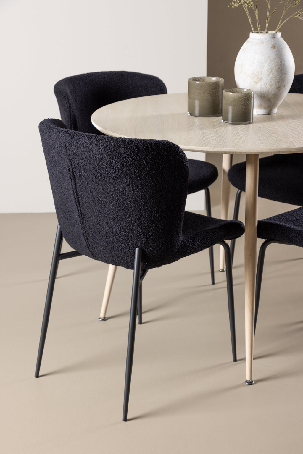 gr24476_3_m_b8d4d3c7-5e4e-4d22-a59e-38f9e9b1aed3 Plaza Esstisch Mit Modesto Essstühlen Rundes Essgruppen Set