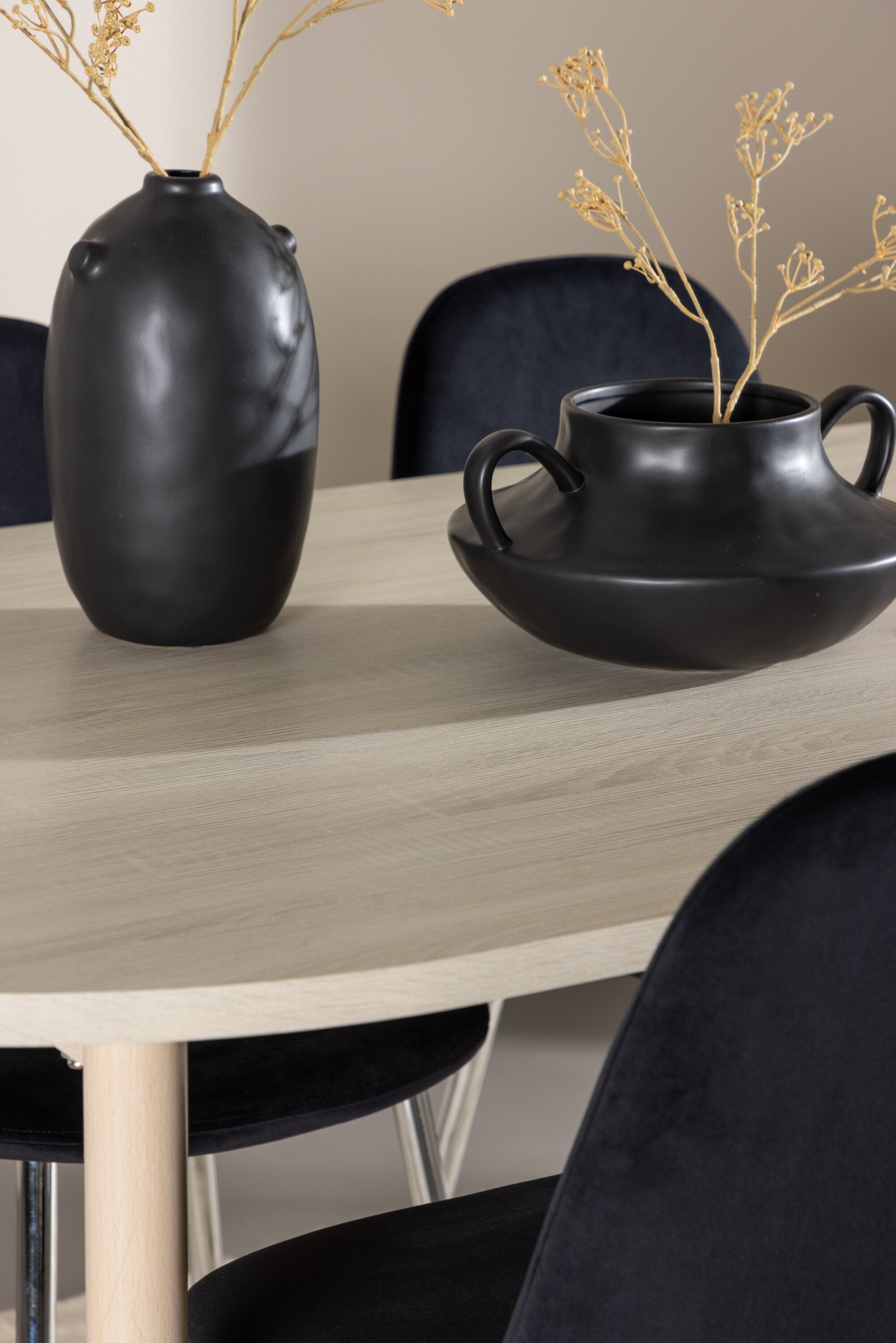 gr24493_5_m_34856f35-0d83-4f63-9e35-ce47f774a268 Andy Esstisch Mit Polar Essstuhl Ovales Essgruppen Set