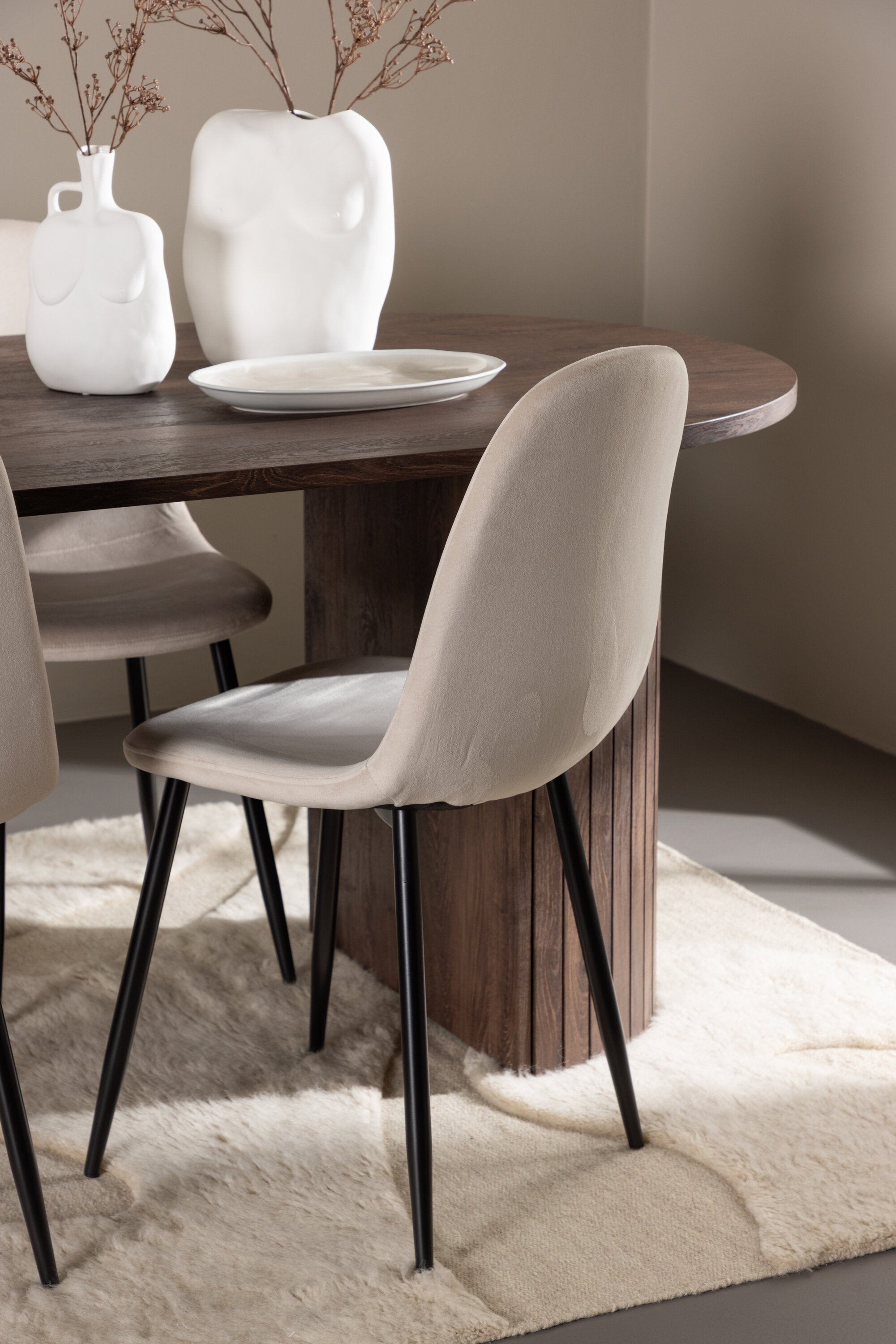 gr24509_3_m_5b0879dd-b91e-4be0-a062-453dd51b0735 Härön Esstisch Mit Polar Essstühlen Ovales Essgruppen Set