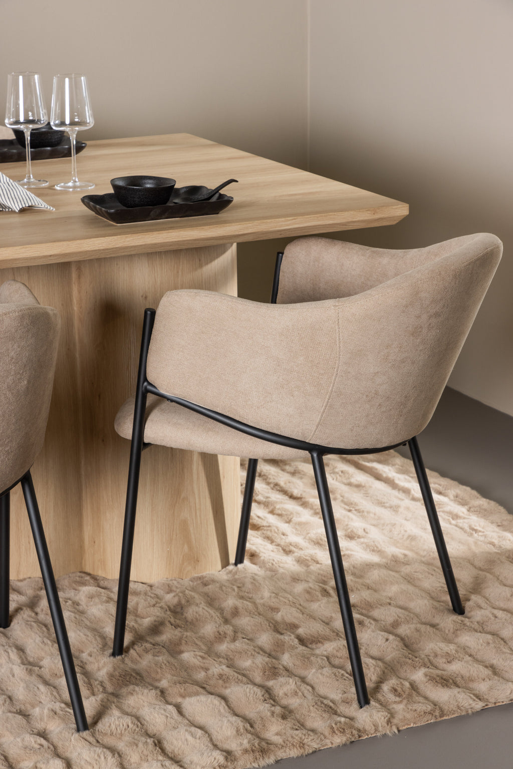 gr24544_3_m_3016f7e9-e6db-476a-a119-e0a8dee2fde4 Olivia Esstisch Mit Evelina Essstuhl Rechteckiges Essgruppen Set