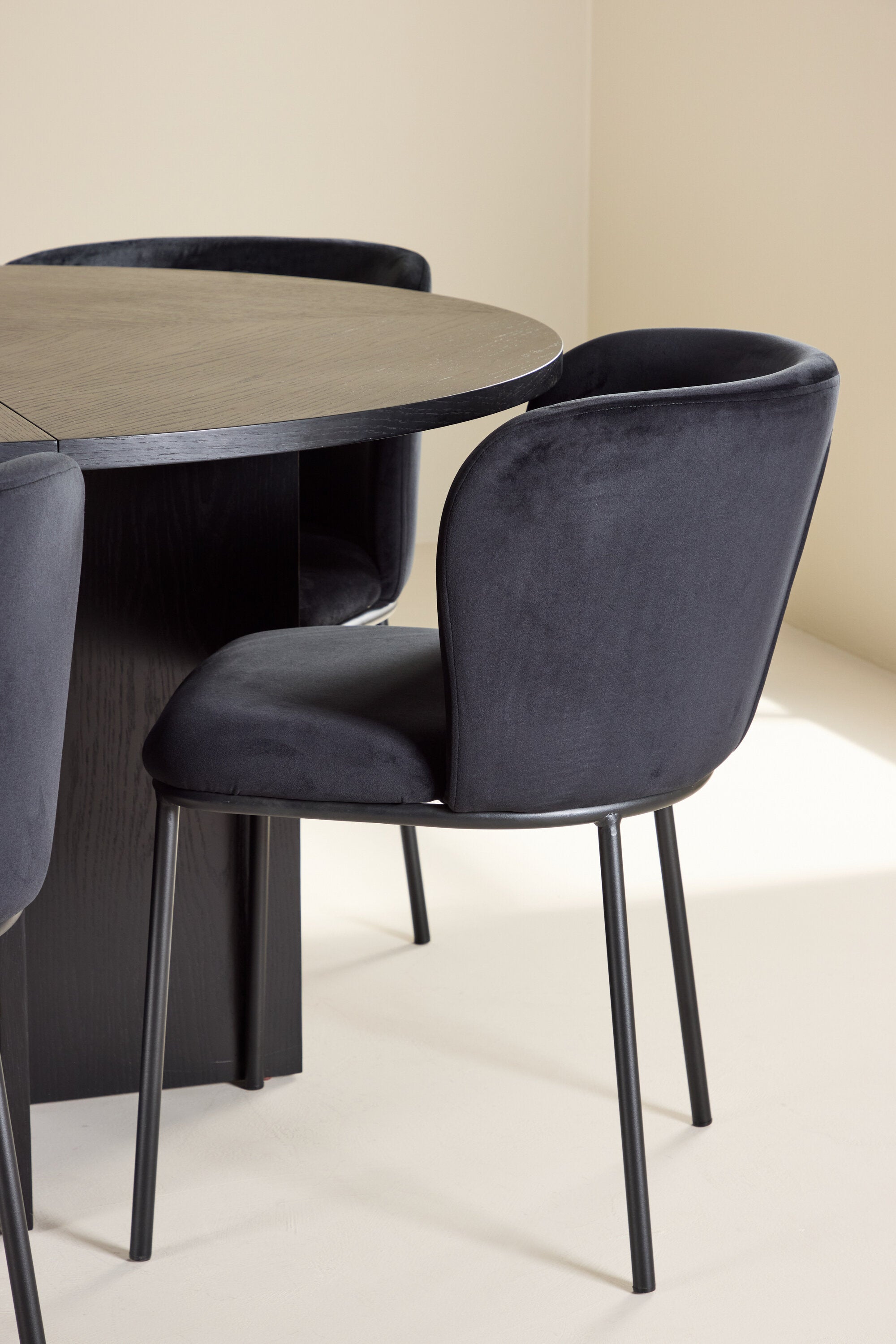 gr24726_5_m_c72d7956-e26f-46d5-ab1b-d1f1f17e3d1b Esstisch Strada Mit Edina Stühlen Ovales Essgruppen Set