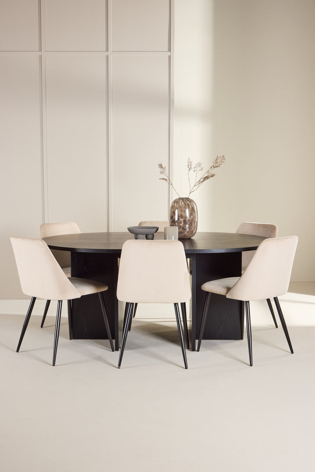 gr24730_1_m_617ff267-222d-4486-aa47-7ae27b361e33 Esstisch Strada Mit Night Stuhl Ovales Essgruppen Set