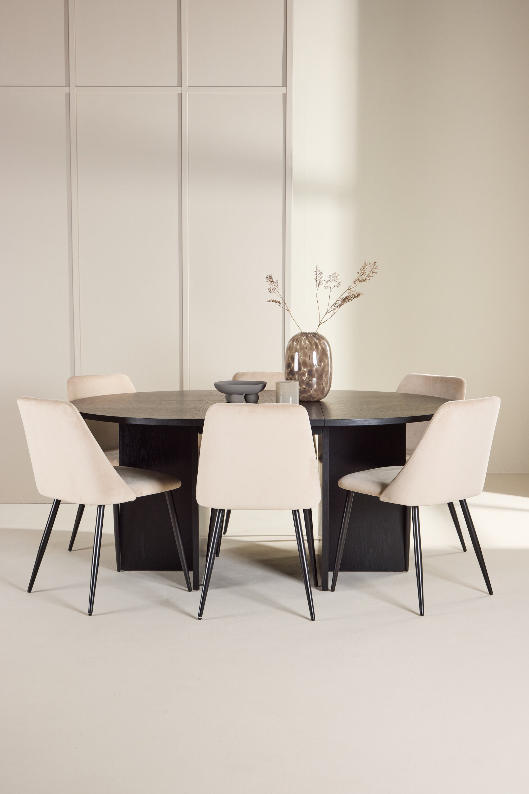 gr24730_1_m_617ff267-222d-4486-aa47-7ae27b361e33 Esstisch Strada Mit Night Stuhl Ovales Essgruppen Set