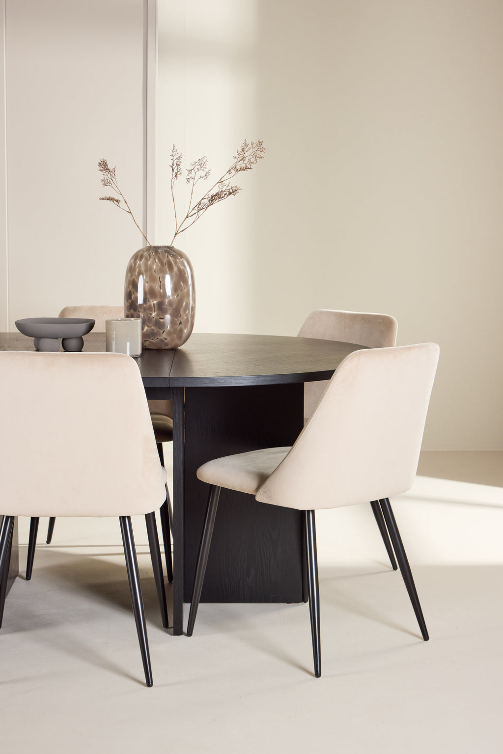 gr24730_4_m_95a58aec-44a0-4315-bfeb-ef4cd880ae3e Esstisch Strada Mit Night Stuhl Ovales Essgruppen Set